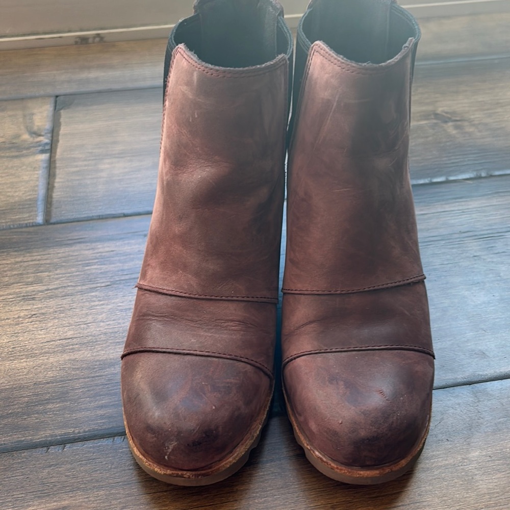 Sorel booties size 7 reddish brown